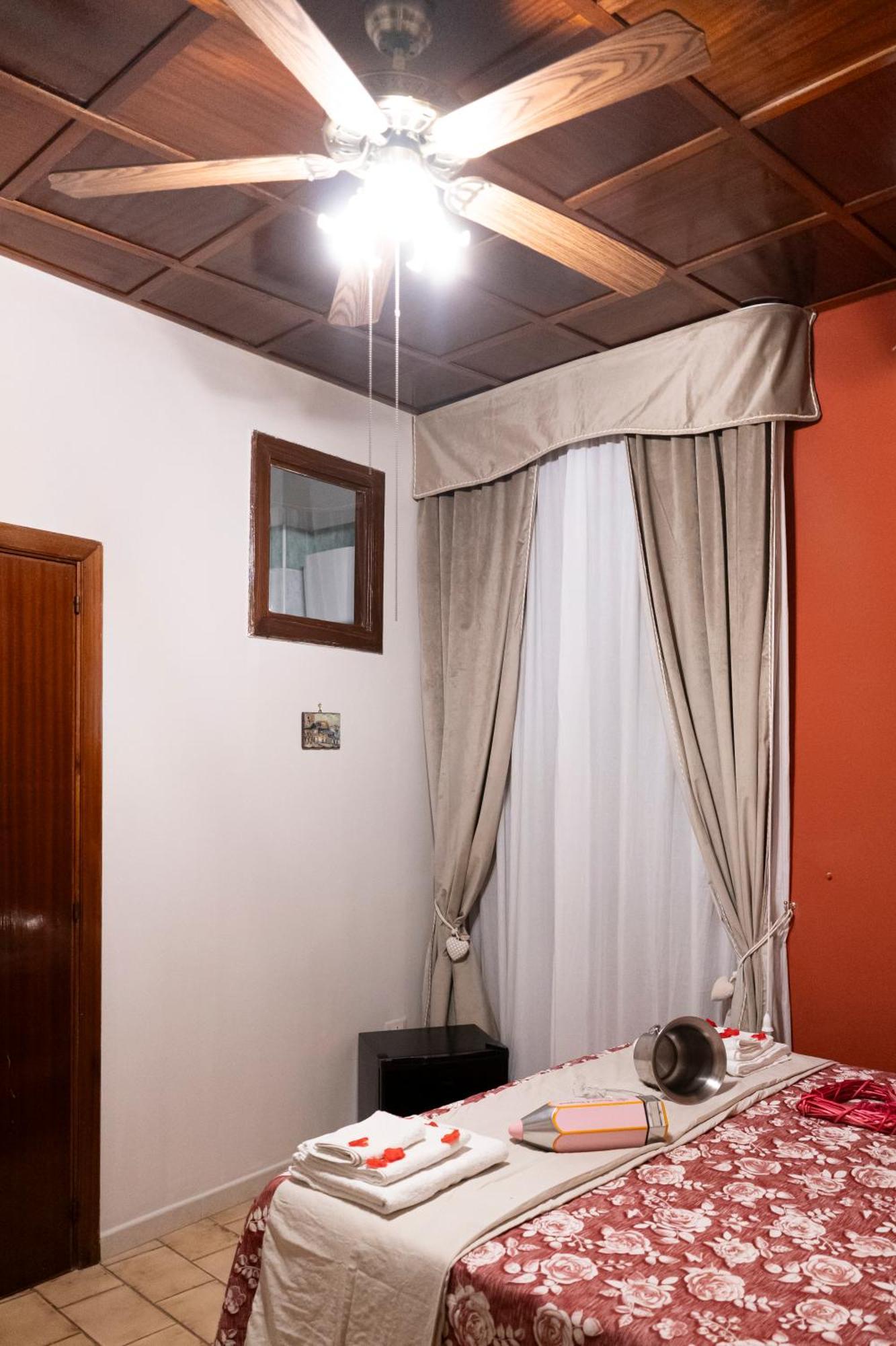 Affitta Camera Don Vittorio - Napoli Portacapuana Екстер'єр фото